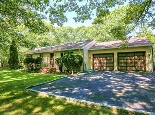 16 Joysan Ct, Hampton Bays, NY 11946