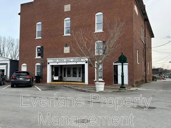 65 E Cedar St, Zionsville, IN 46077