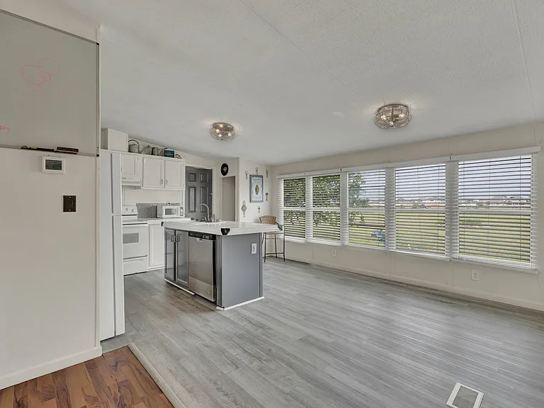 570 Froboese Ln — Photo 11