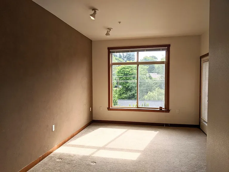 910 Gladstone St #306 — Photo 9