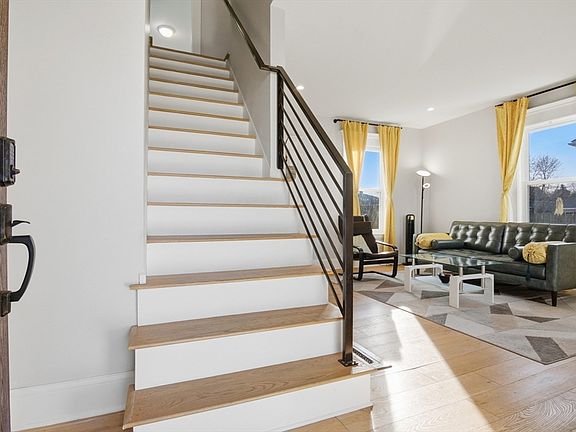 4th image of 6 Everett St