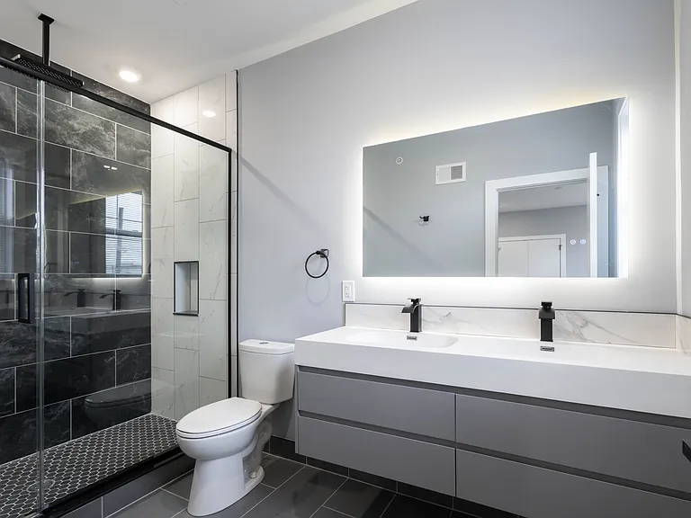 Primary En-suite bathroom