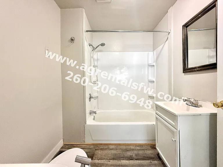 2430 Thompson Ave — Photo 10