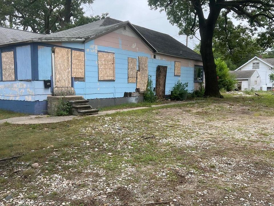 2nd image of 2832 Baker St