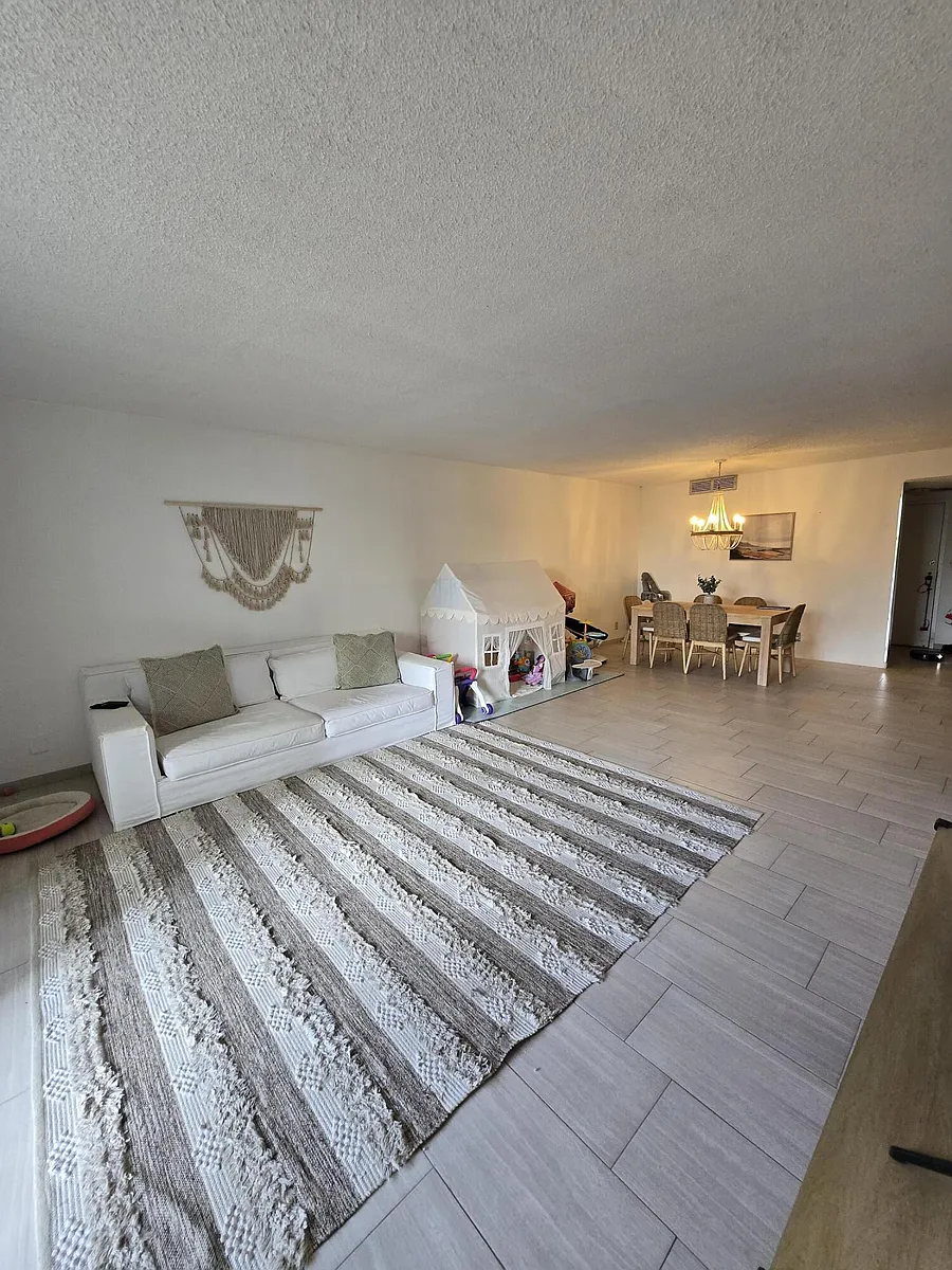 Building Photo - 2500 Parkview Dr #412