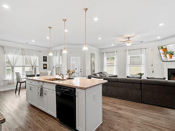 4th image of 103 Waterside Dr