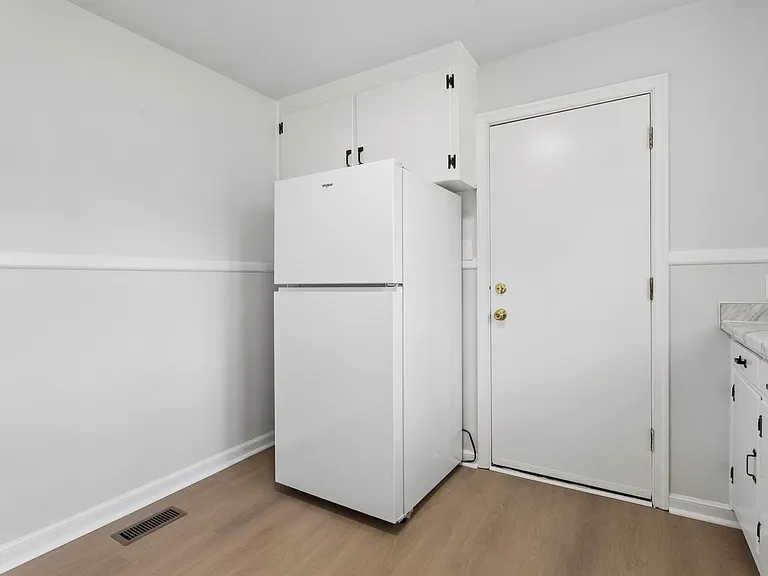 1815 Canterbury Rd — Photo 10