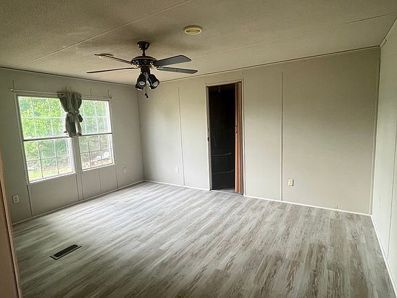4th image of 569 Berry Shoals Rd