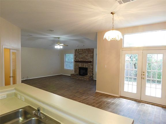 4th image of 2806 Bluejay Dr