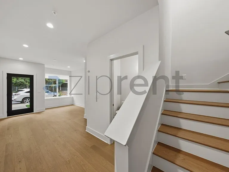 425 S Walker St — Photo 6