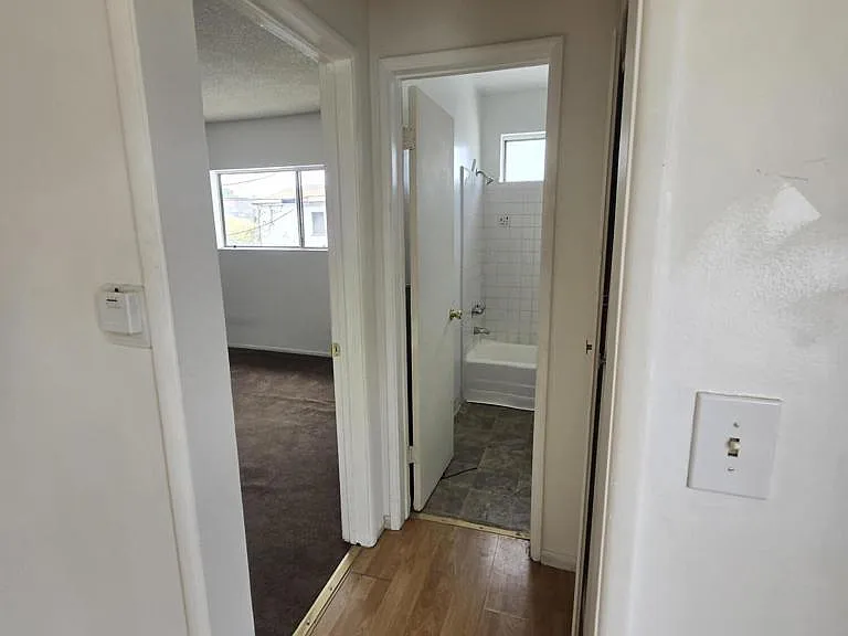 811 N Mariposa Ave #12 — Photo 2