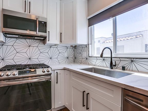 2nd image of 1537 Missouri St