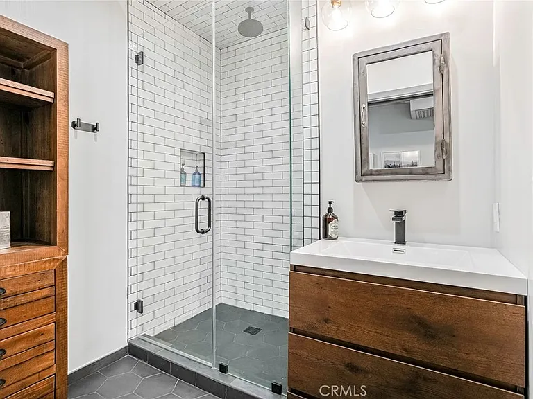 2200 Walnut Ave — Photo 32