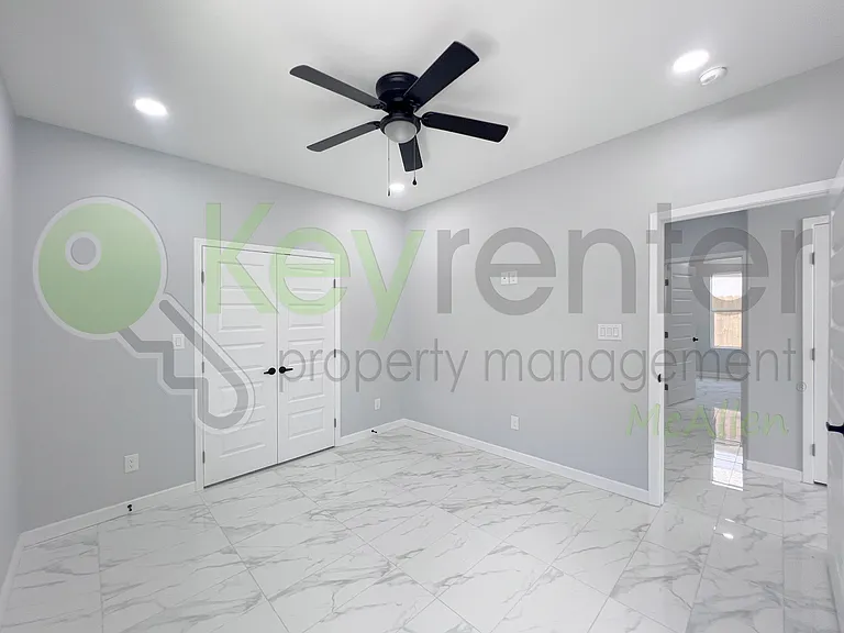 907 N Woodson Ave #2 — Photo 16
