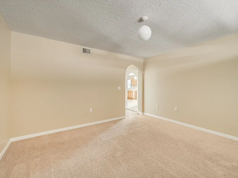 2081 Brookshire Cir — Photo 13
