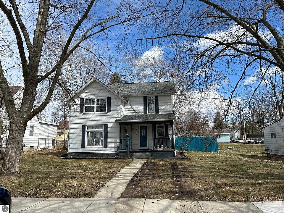 1st image of 320 N Elm St