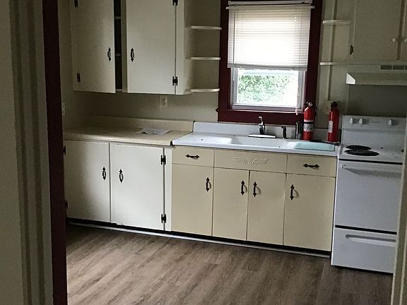 2nd image of 116 N Prince St APT 3