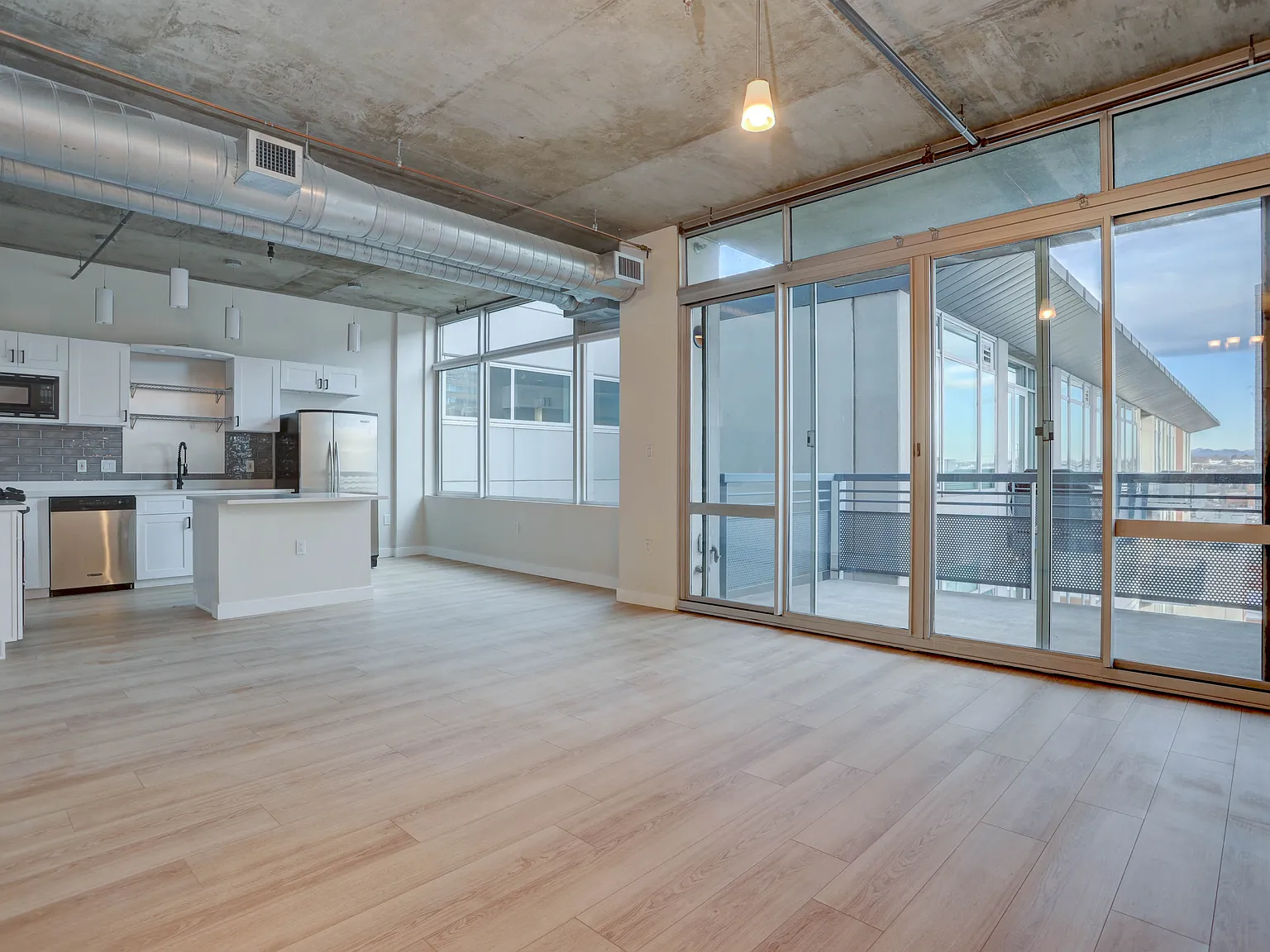 1 bed, 989 sqft, $2,350 — Photo 1