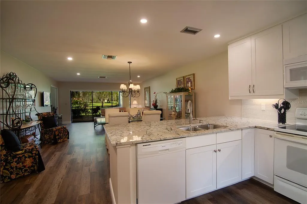 2 bed, 2.0 bath, 1529 sqft, $1,800 — Photo 4