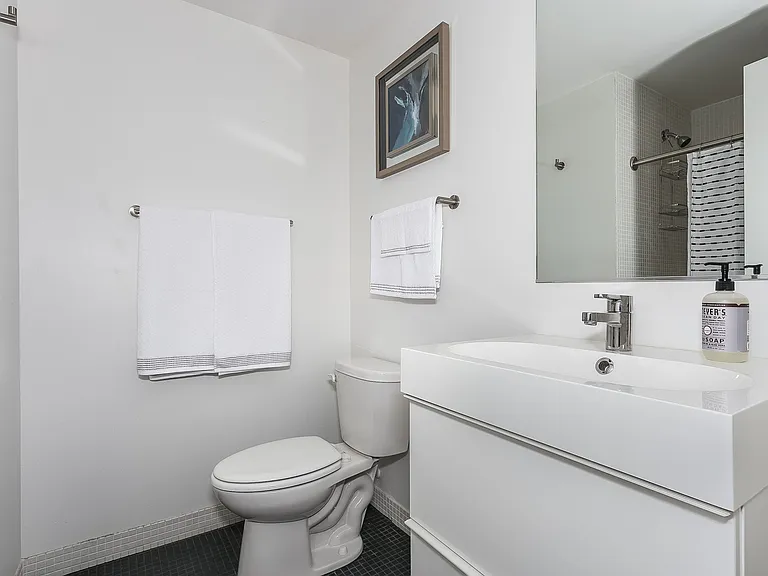 520Commerce — Photo 13