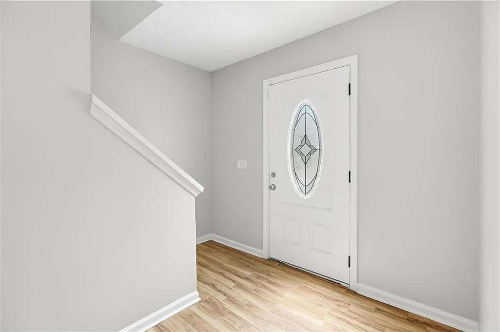 3 bed, 2.5 bath, 1408 sqft, $1,800 — Photo 2