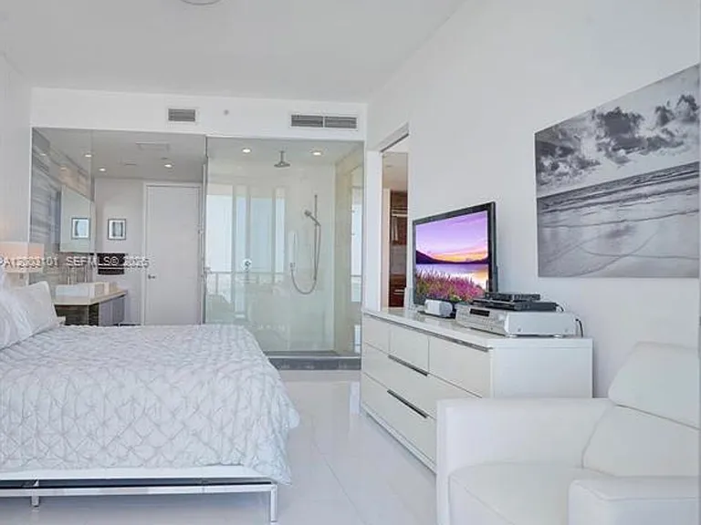 1100 Biscayne Blvd #4803 — Photo 10