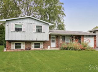 452 Belle Plaine Ave, Gurnee, IL 60031