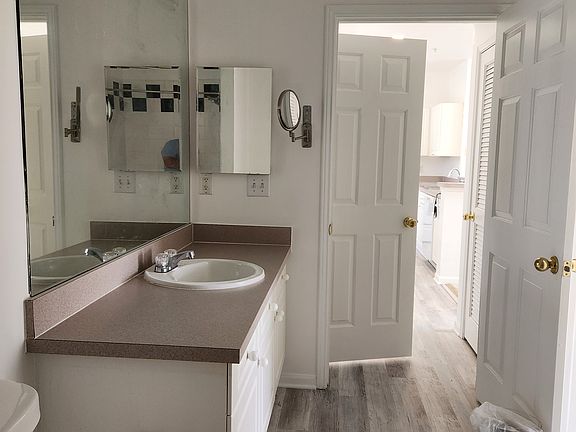 3rd image of 587 Water St #587