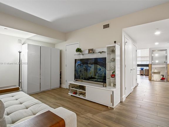 5th image of 1010 Brickell Ave Unit 2301