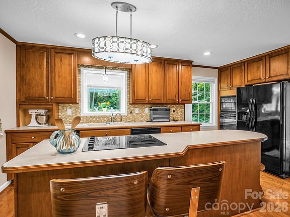 3rd image of 498 Plantation Dr