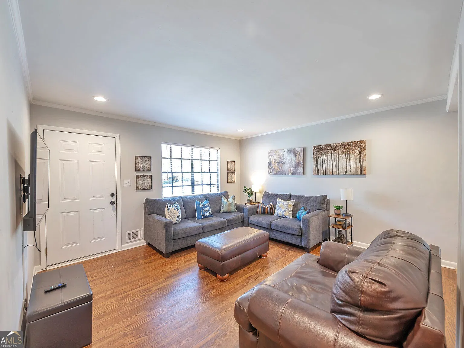 3 bed, 2.0 bath, 1675 sqft, $5,400 — Photo 2