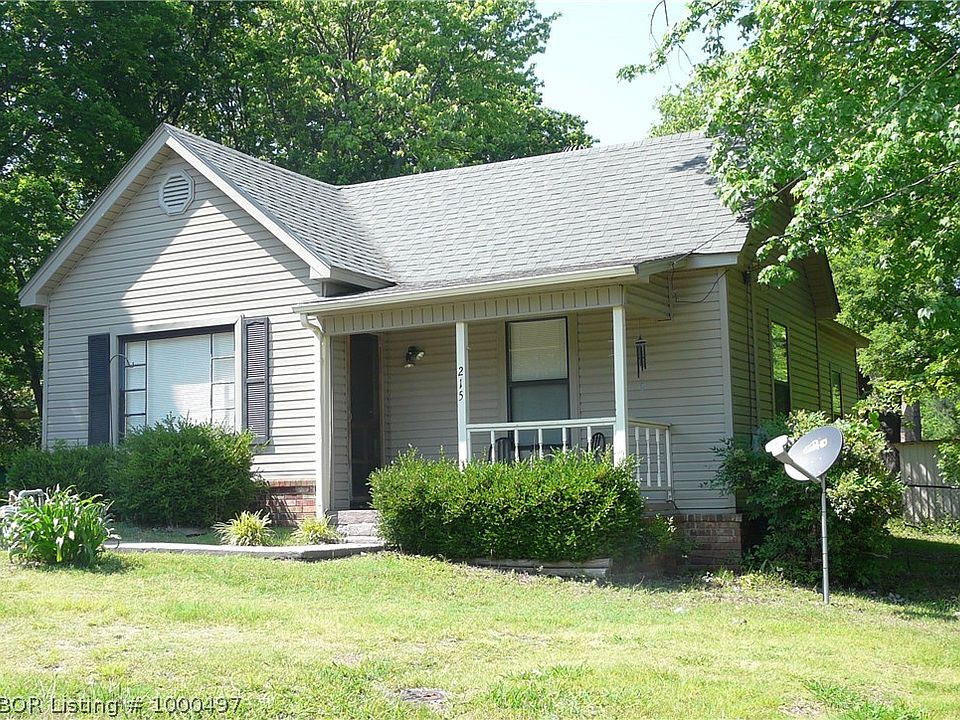 1st image of 215 W Elm St