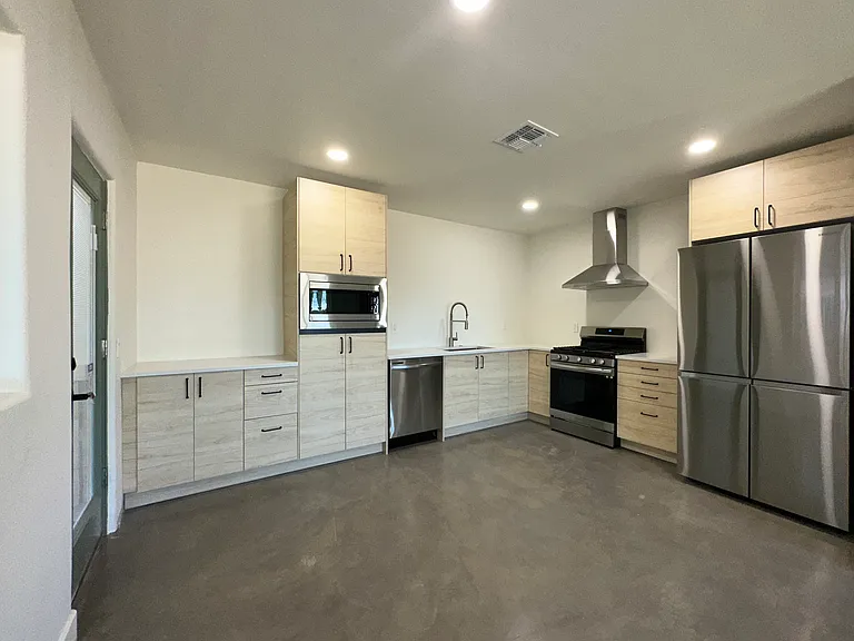 926 E Turney Ave — Photo 4
