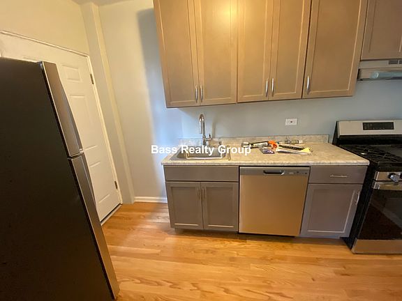 3rd image of 7018 N Paulina St APT 3