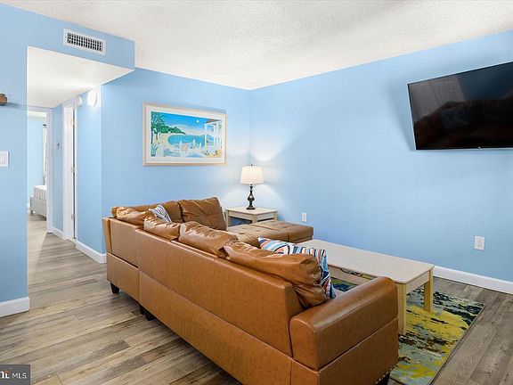 2nd image of 507 Robin Dr Unit 304