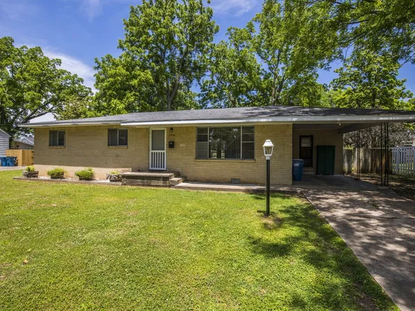 304 NW 4th St, Bentonville, AR 72712