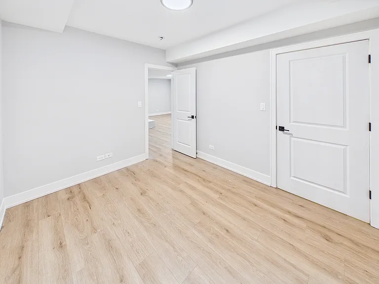 2401 S Homan Ave — Photo 11