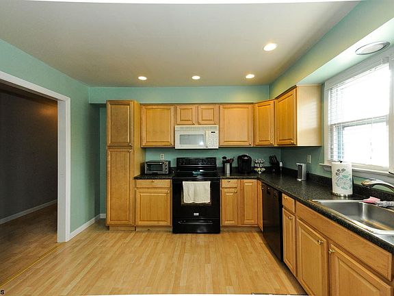 5th image of 1102 Loretta Ave