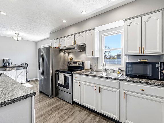 5th image of 9514 Huntington Rd
