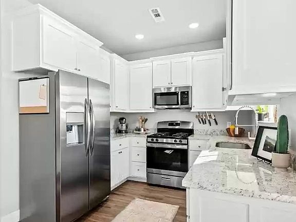 4th image of 3003 SW Garrison Ln #2