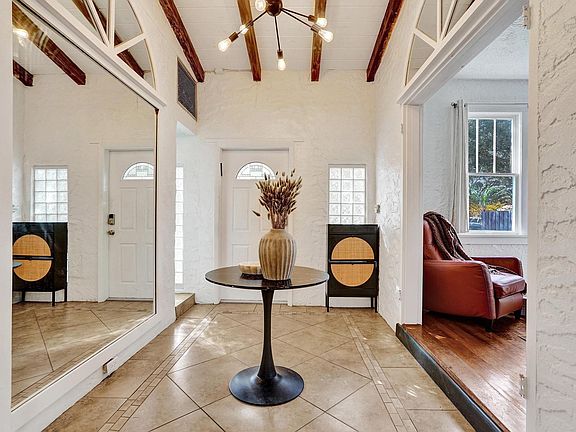 5th image of 411 SW 19th Street