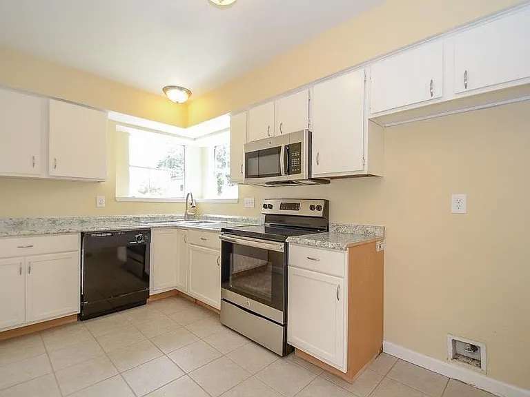 7611 Shaddock Dr — Photo 2
