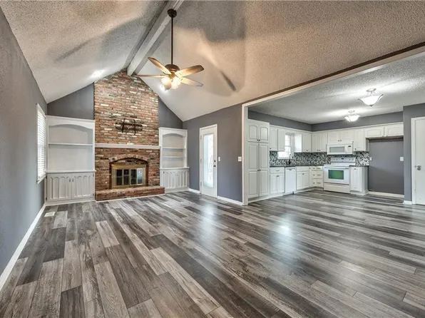 6538 Hallet St, Shawnee, KS 66216