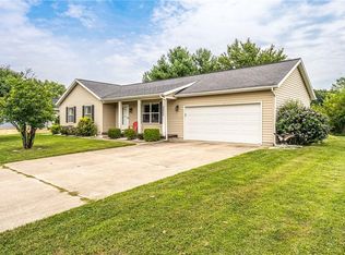 2002 Magnolia St, Effingham, IL 62401