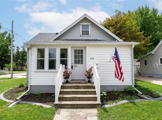 621 8th St, Menasha, WI 54952