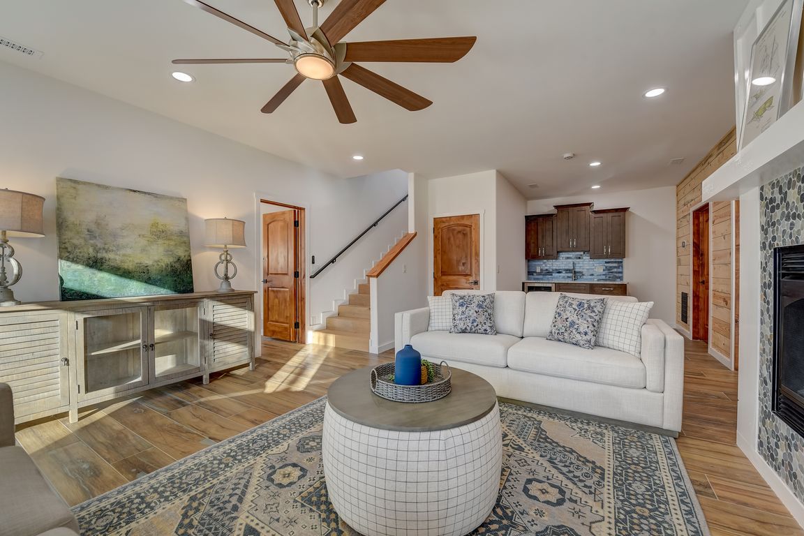 Sunset Pointe Dr-029