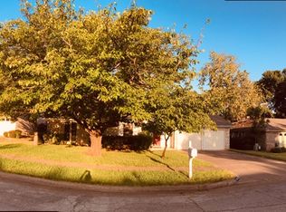 1910 Victoria Dr, Arlington, TX 76012