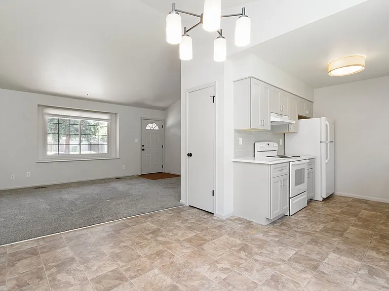 1956 Promenade Way — Photo 10