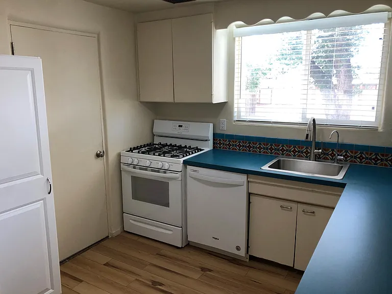 3309 Palomas Dr NE — Photo 5