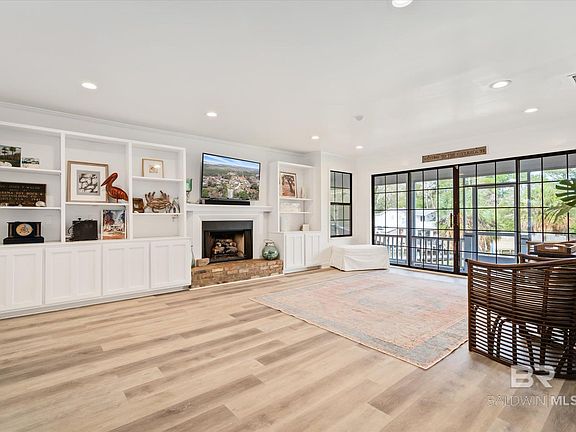 4th image of 3721 Gulf Ct
